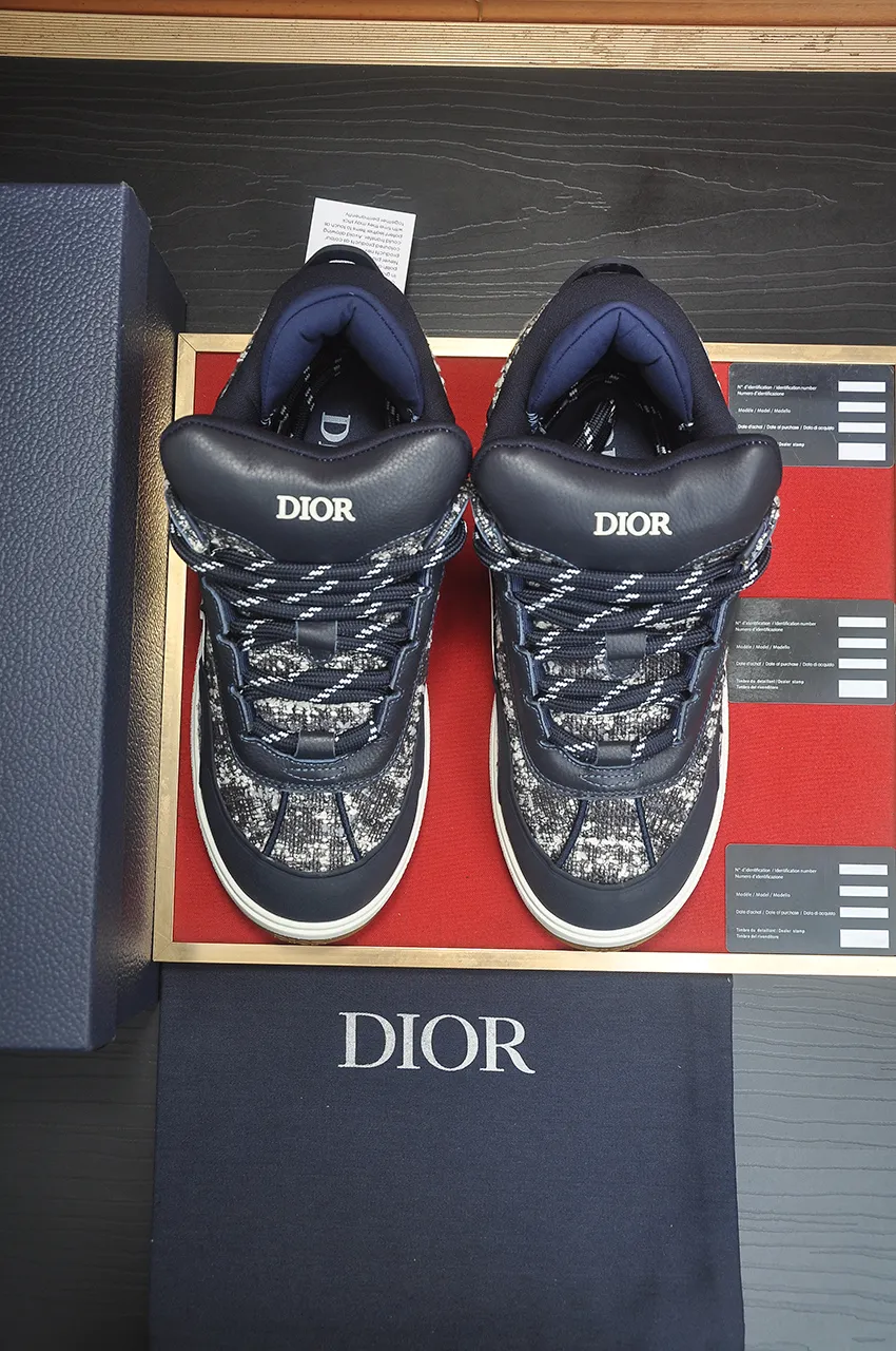 Men's men's shoes 💰: 800💶 (top original order) Brand: Dior (Dior) Standard code: Men's code 39-44 (45 customized) Grade: Same as the official website Material: Top original cowhide stitched together Original wear-resistant and lightweight outsole Style category: Fashionable casual shoes Distinguished luxury brand elements top luxury Color: Actual picture color